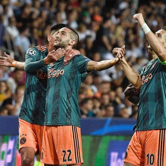 足总杯从不 足总杯从不